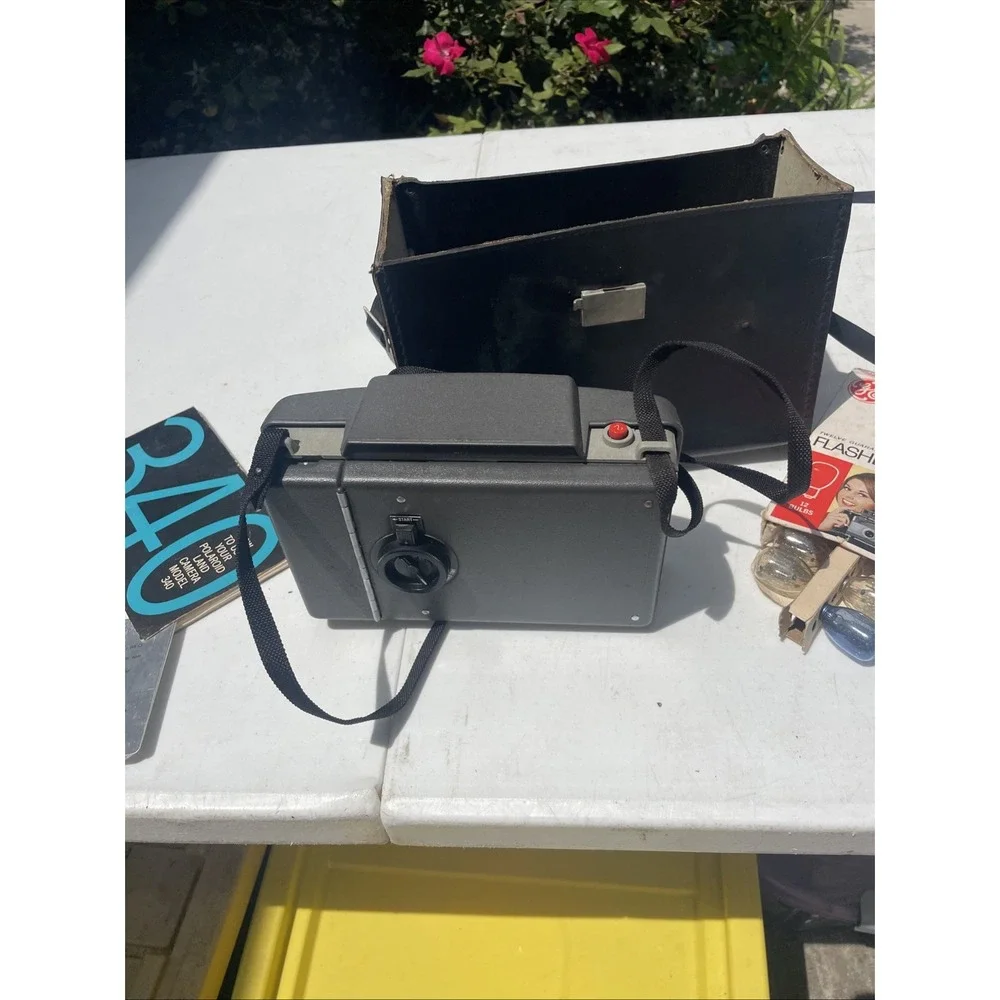 Vintage Polaroid 340 Automatic Land Camera Flash Model 340 Carry Case and more‎